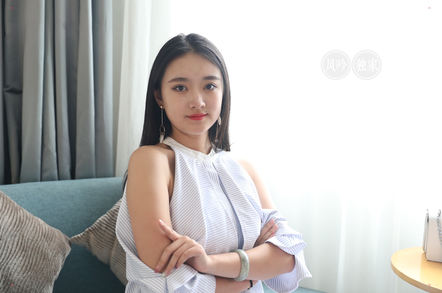 美艳的轻熟美女奶茶 浴室和摄影师互动视频+套图