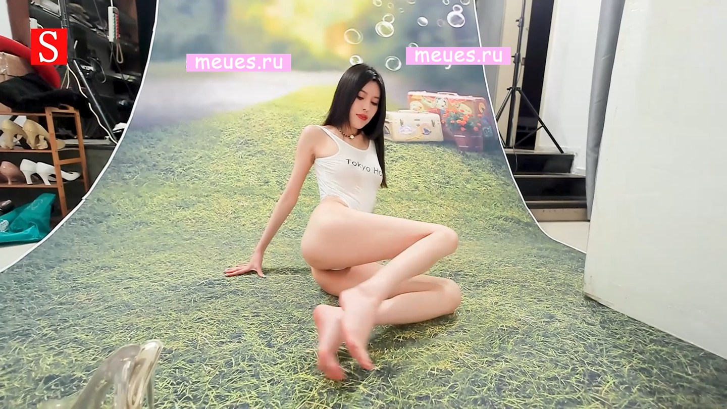 2025年最新流出，黄甫摄影模特，黄甫小萱，极品御姐，风骚妩媚大长腿，超清画质