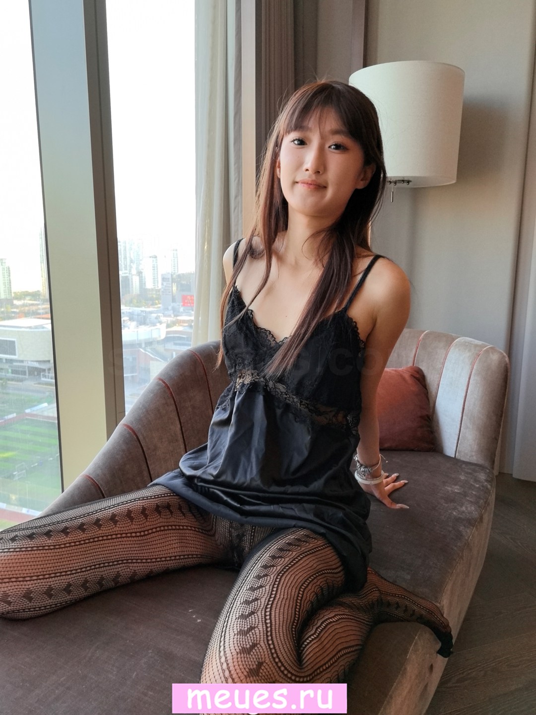 秀人网大学生兼职国模沙沙，透明、蕾丝细节露肩睡衣私房写真图