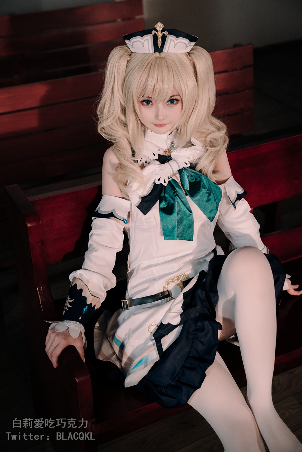 二次元小萝莉芭芭拉大尺度写真，变身华丽cos服装的少女