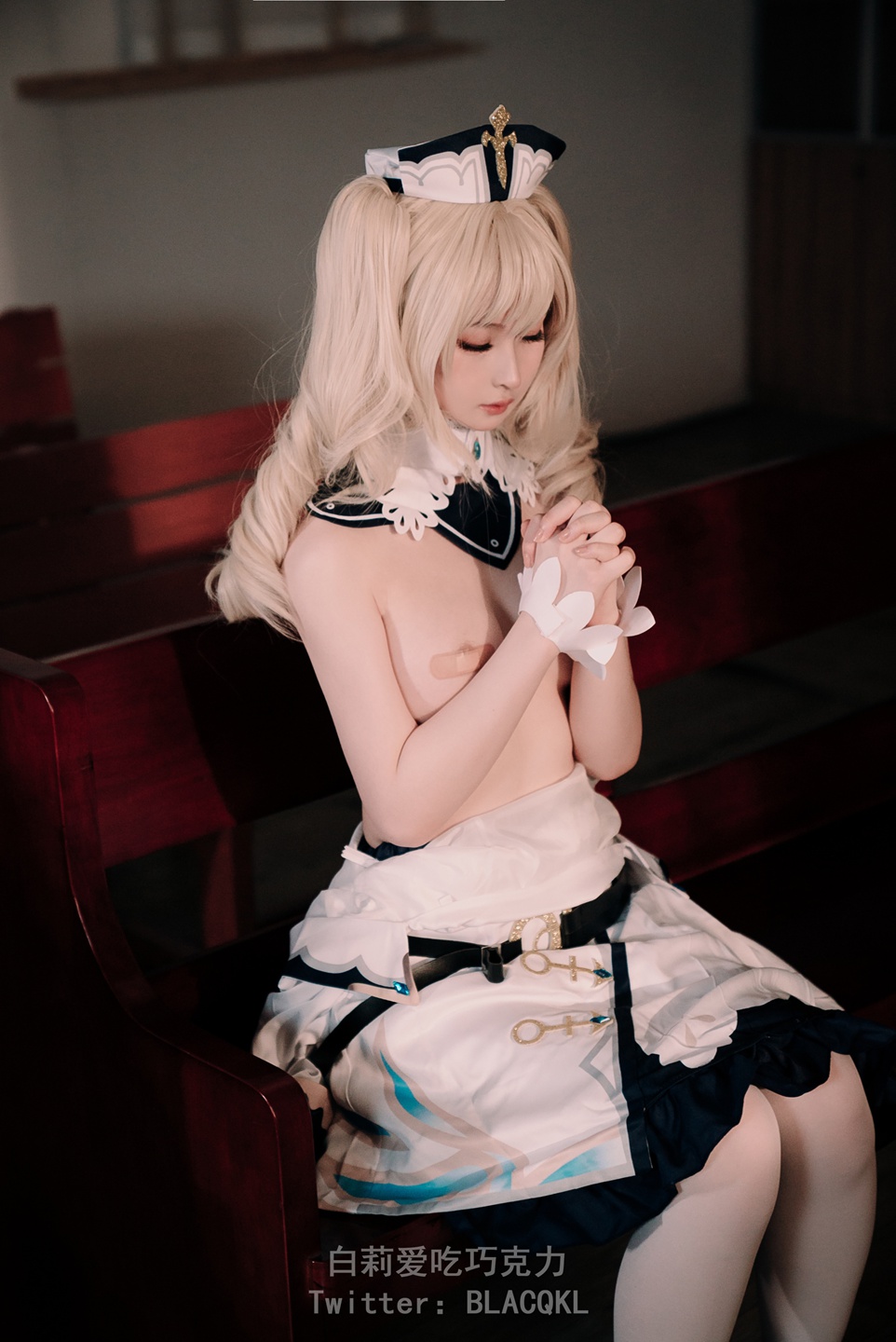 二次元小萝莉芭芭拉大尺度写真，变身华丽cos服装的少女