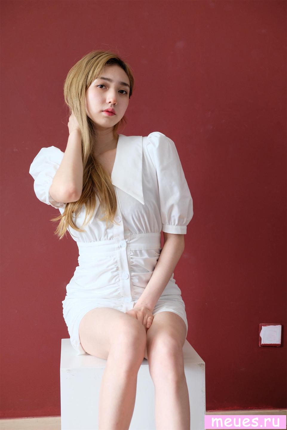 国模私拍【Sandy】绝美女神优雅的展示一字马劈叉，迷人的脸蛋，性感的身体