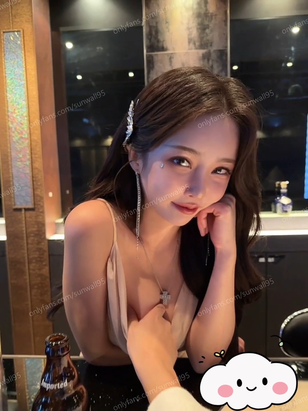 已故前韩国女团成员李海恩sunwall，酒吧里洗手间服务金主爸爸，高挑身材风骚气质绝版珍藏