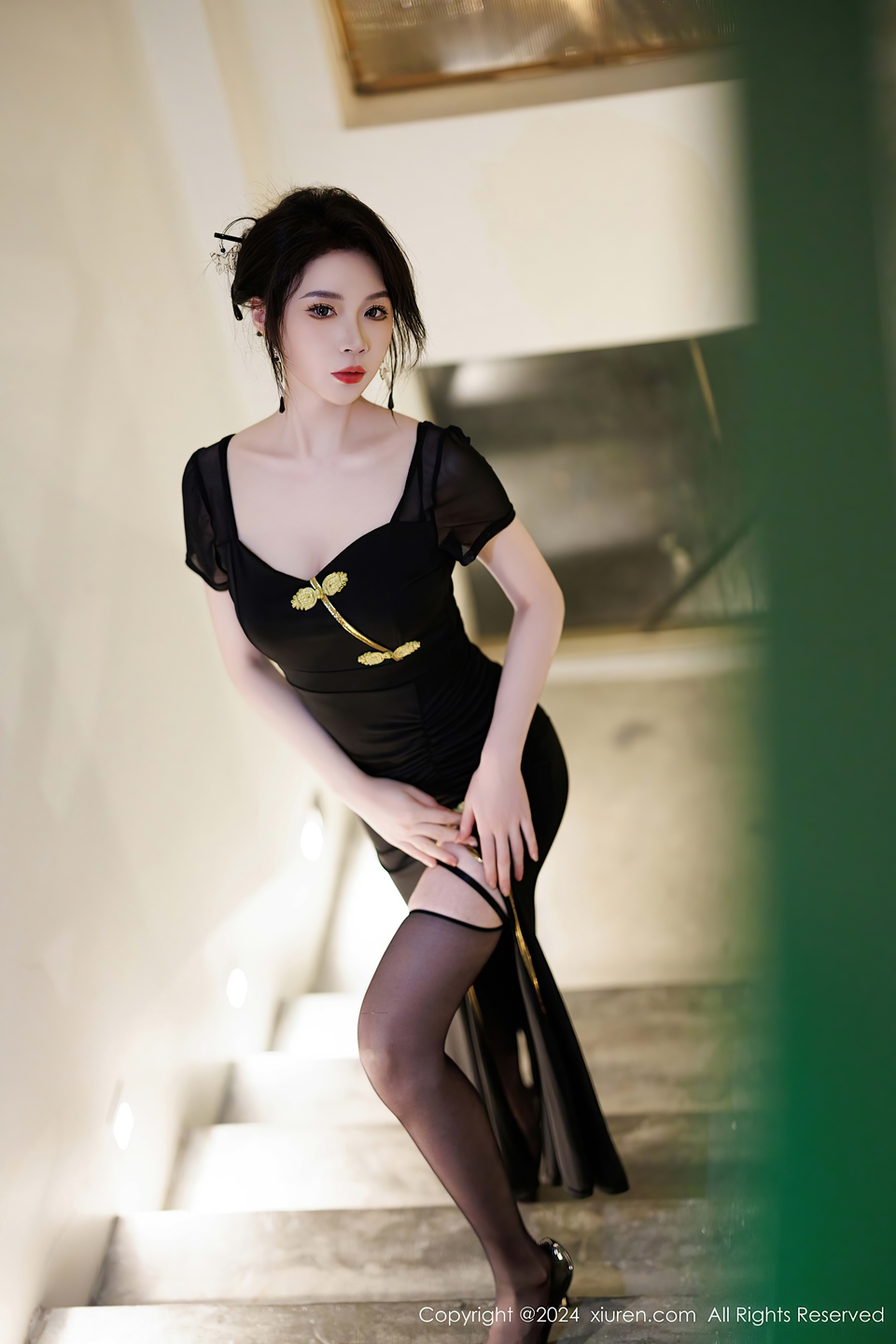 秀人模特梦心玥（Candice），性感白色情趣服饰搭配性感诱人白色丝袜，曼妙身姿，娇媚动人