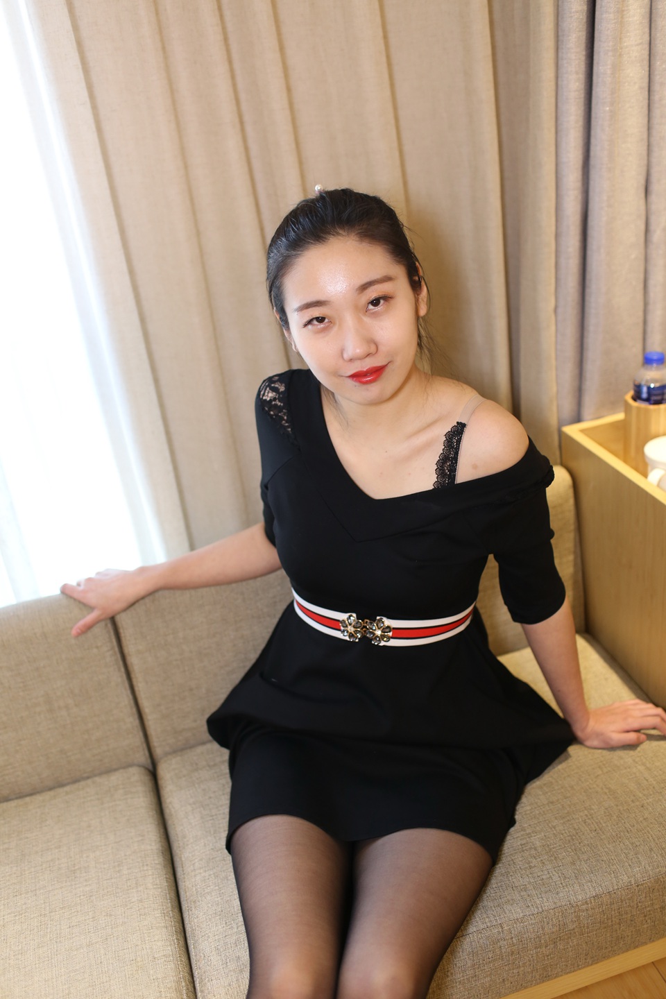 国模悦月大尺度人体艺术私拍写真套图 2017.12.27