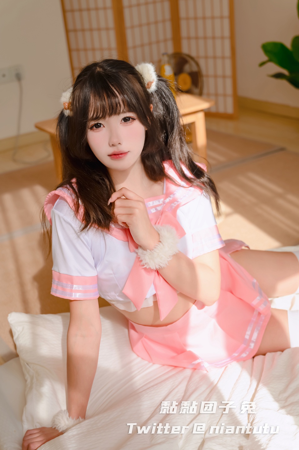 二次元少女黏黏团子兔(咬一口兔娘) Cosplayer 写真,NO.004 JK