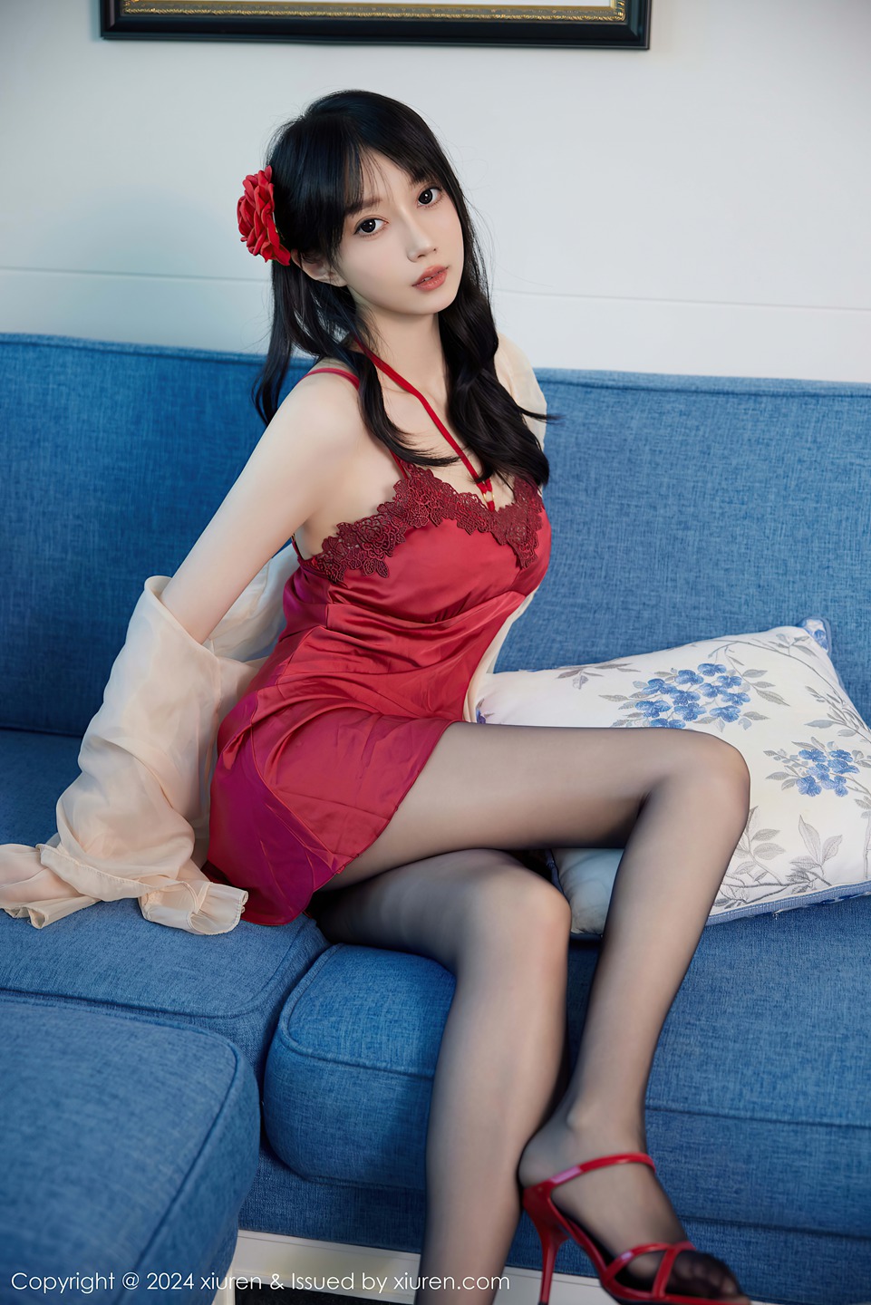 私人定制国模玥儿玥er,性感红色睡裙,美妙多姿的娇躯亭亭玉立,妩媚姿态淋漓呈现