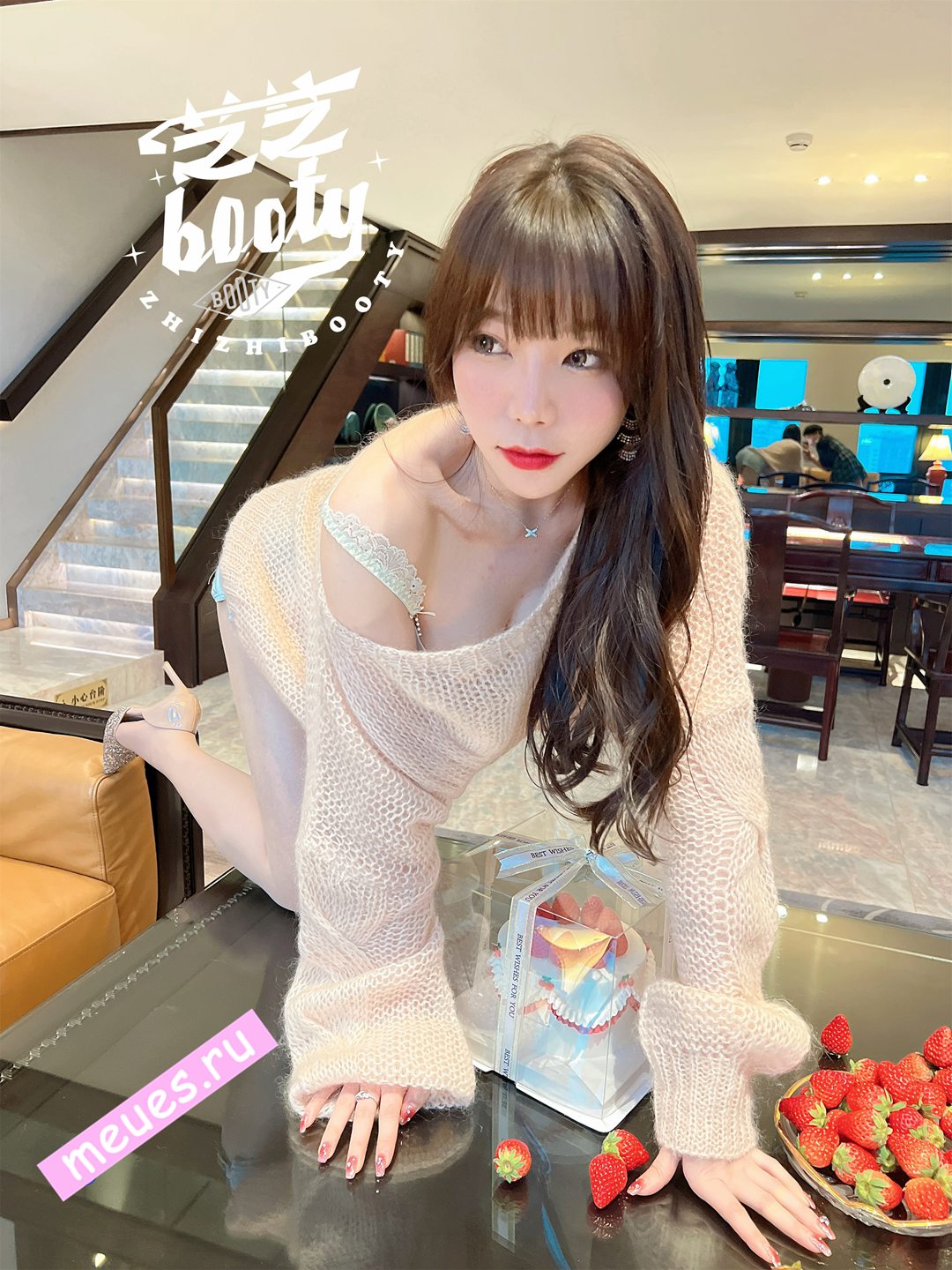 秀人网美艳女神『芝芝』最新裸体露脸真空透视裤高清私拍