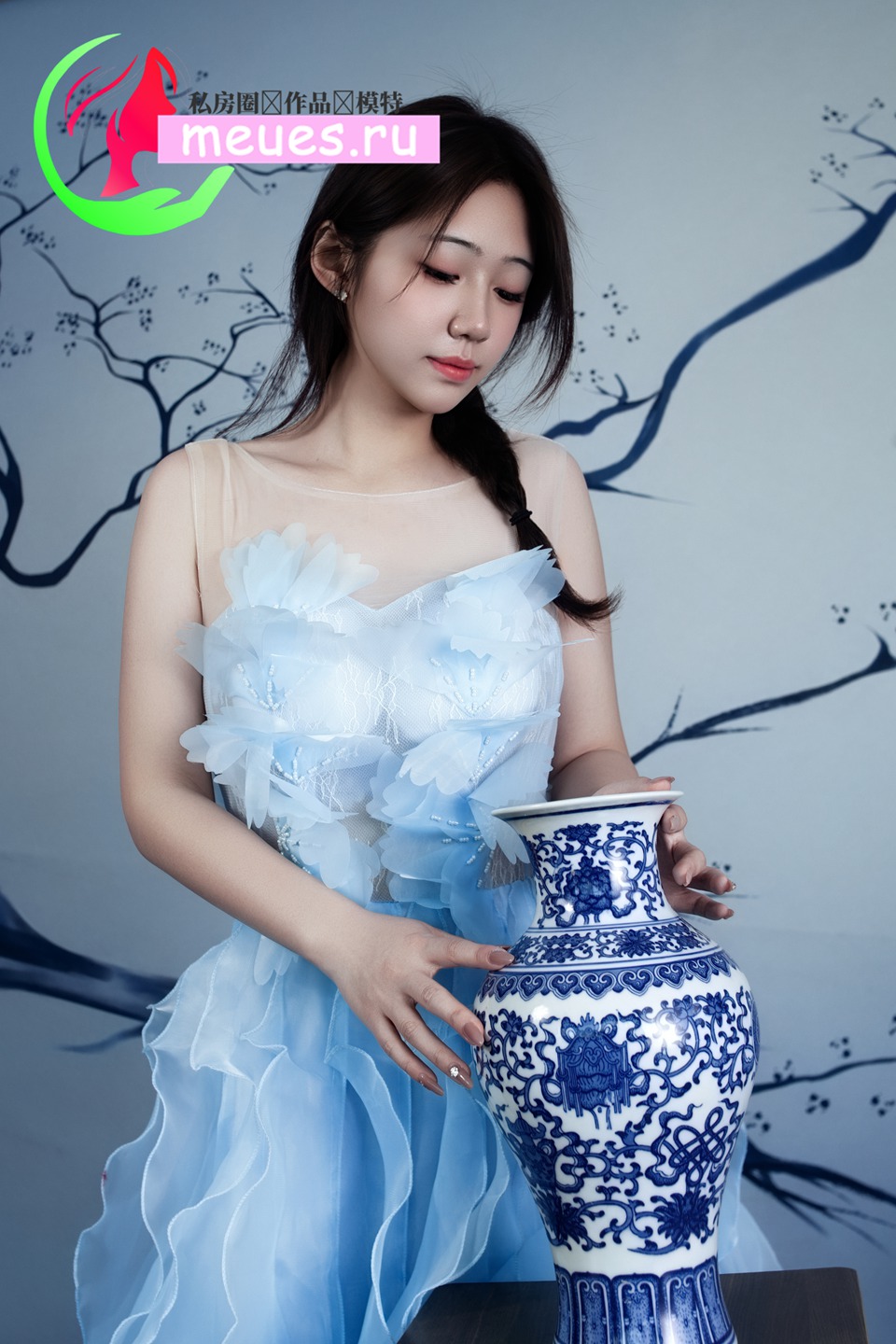 国模私房写真精品 大一学妹与青花瓷 各方面都很优秀的极品美人