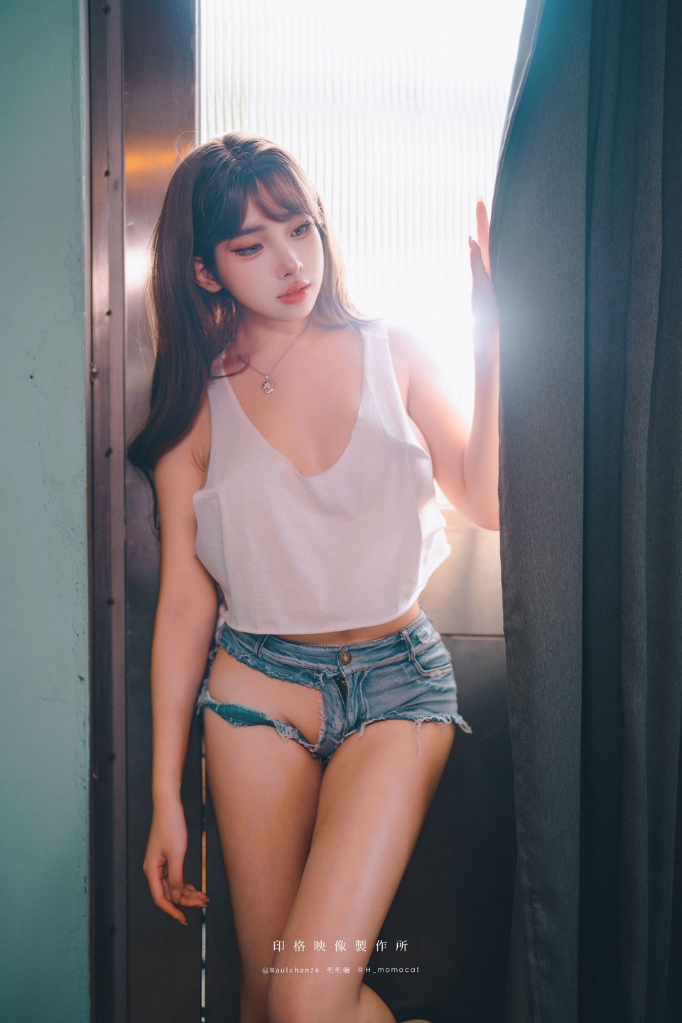 国模慕慕Momo写真新作 新婚妻子的性感诱惑 私密情境演绎欲望与爱意交织的挑逗瞬间