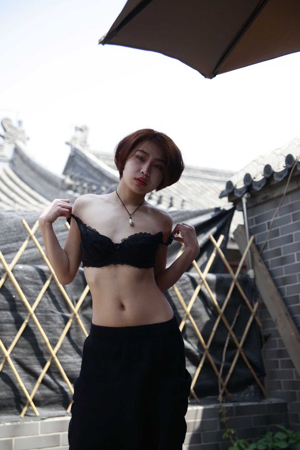 短发国模季小美(黄丽霞)私境影像纪|先锋人体美学与自我身份的觉醒叙事