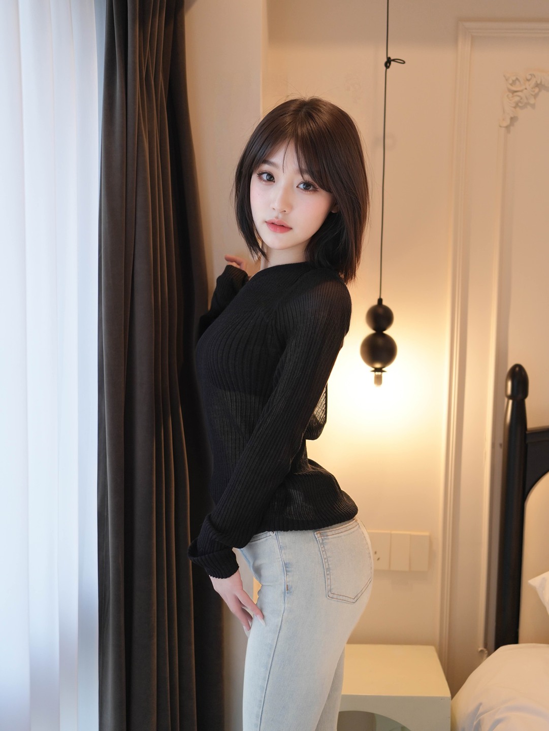 国模阿汁汁汁突破之作 真空上阵锋芒尽显 极致身材点缀前卫金属艺术 大胆尺度诠释新生代美学狂想