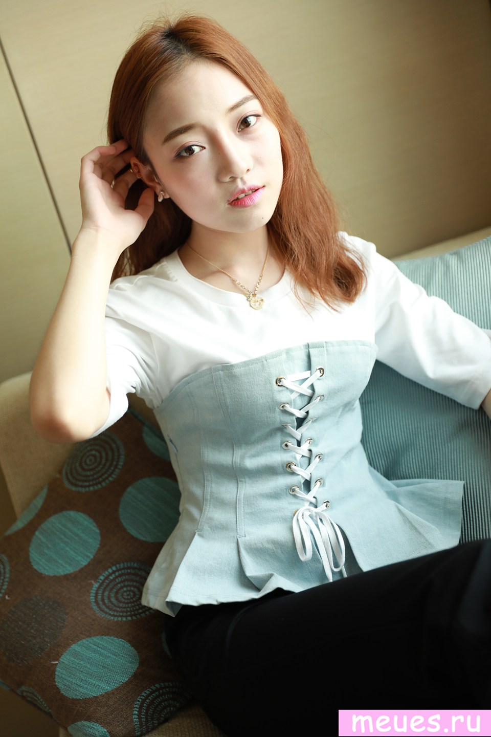 国模琳琳S级私拍写真：光影交织下的优雅与魅惑