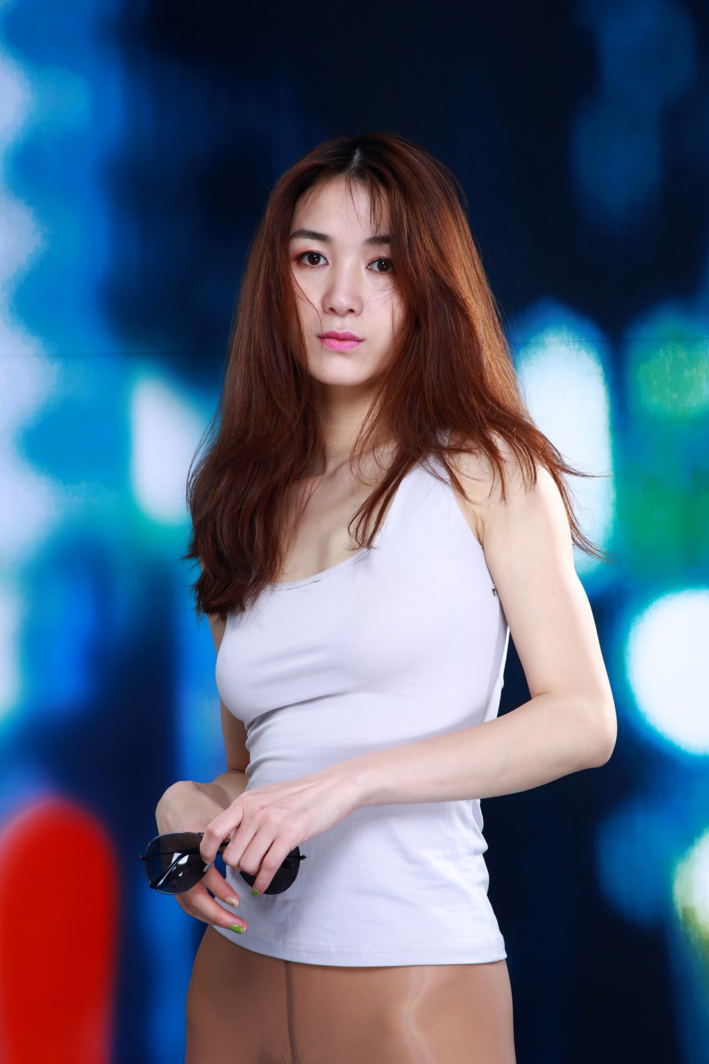 国模露西艺术人像写真集 | 光影之间的优雅与自信 女性气质主题摄影作品