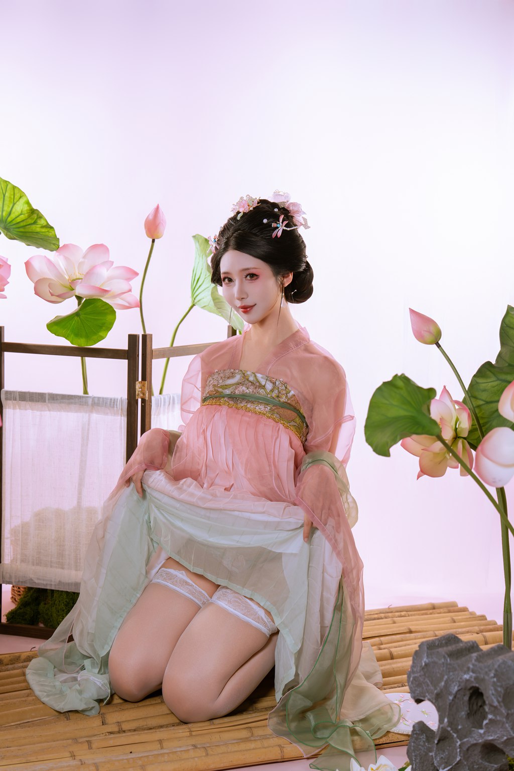 云溪溪写真套图 - 奶桃桃采莲汉服美女诱惑:古风性感写真高清下载、莲花梦幻cosplay欣赏与东方美女艺术摄影收藏