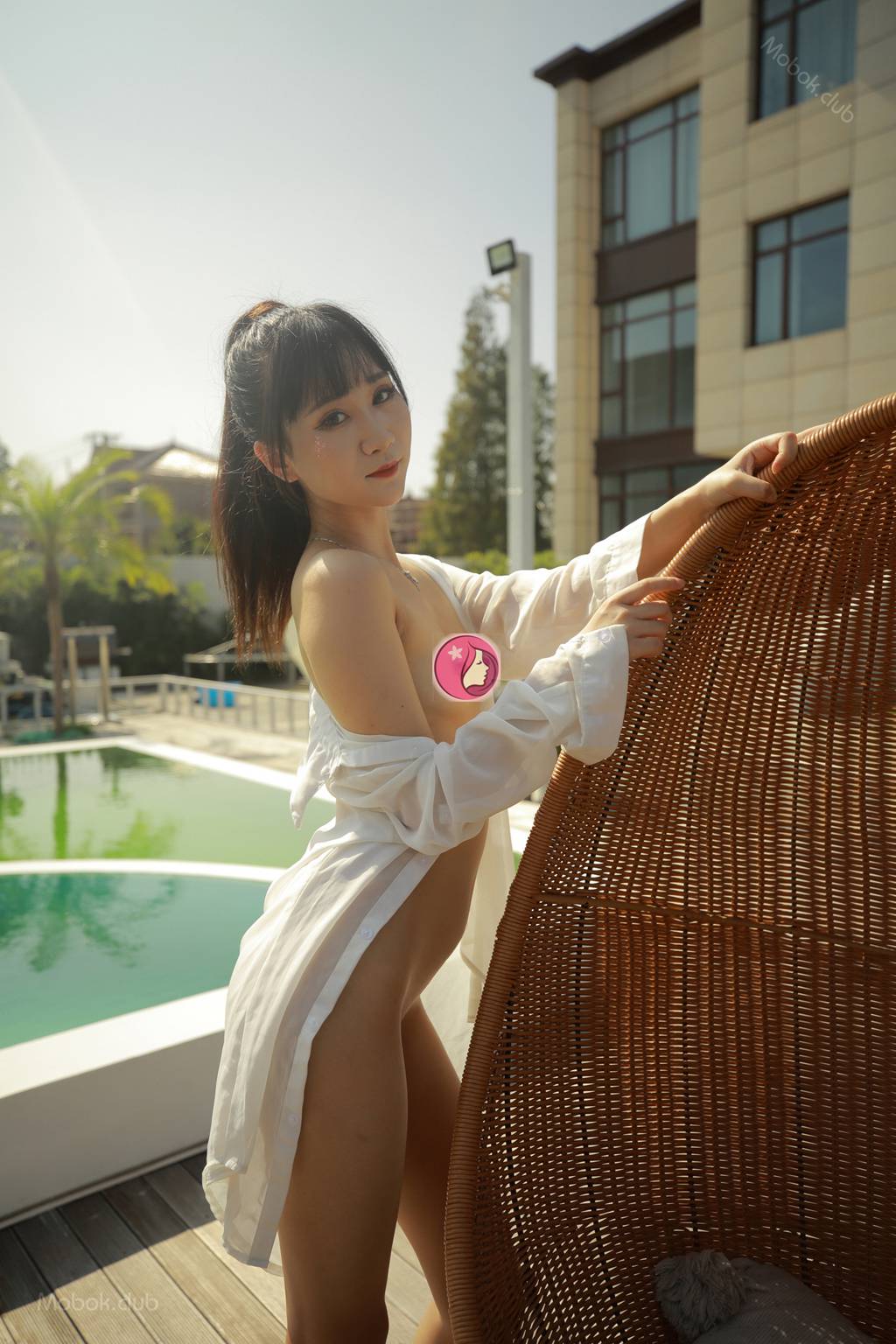 土豪专属性感尤物猫儿别墅肆意阳光浴4K高清写真摄影:美女模特户外阳光沐浴唯美人像艺术欣赏