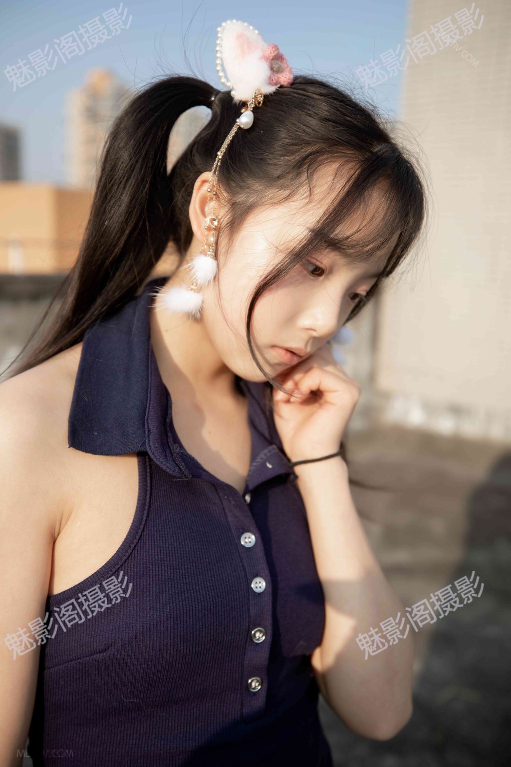 丝袜控福利|天然呆萌清纯侧颜美少女宿舍楼顶诱惑肉丝 + 透视打底裤 纯欲风穿搭尽显青春活力