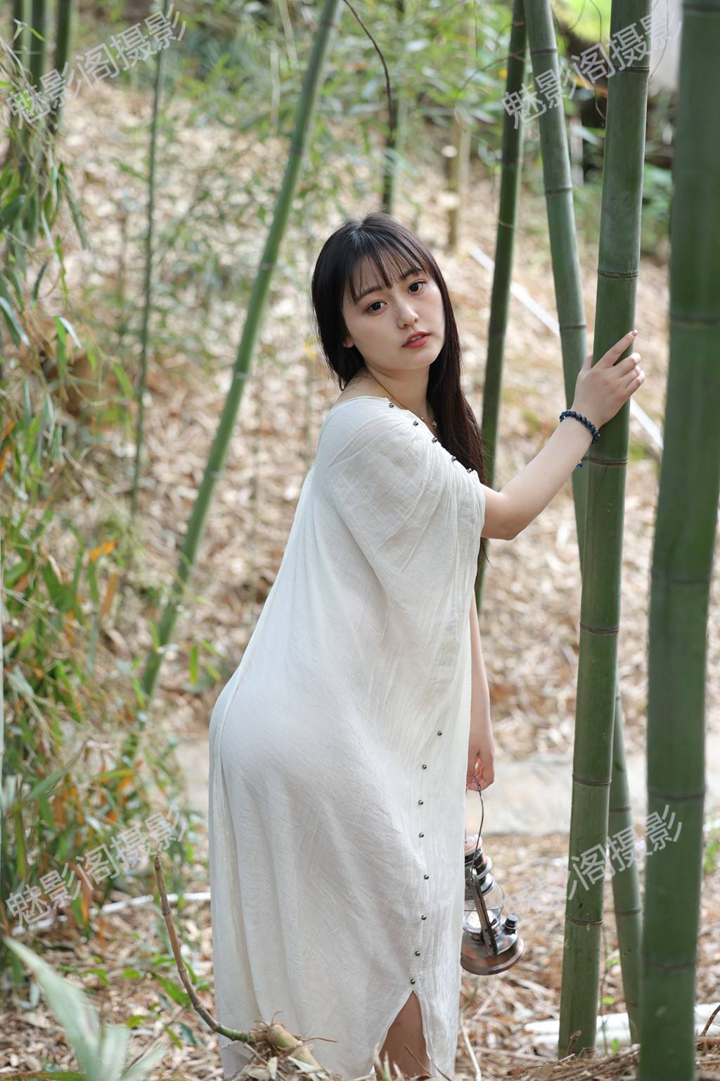 GM MOE 066 国模糖糖 2025.04.01 无水印 4K 私拍写真套图 竹林秘境白裙古风 + 森系氛围感高清视觉盛宴