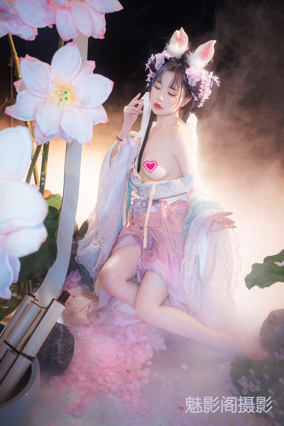 爆机少女喵小吉·绮怀 古风写真：微醺仙姿映荷塘，零界异世猎魔录，私藏绝美Cosplay艺术集