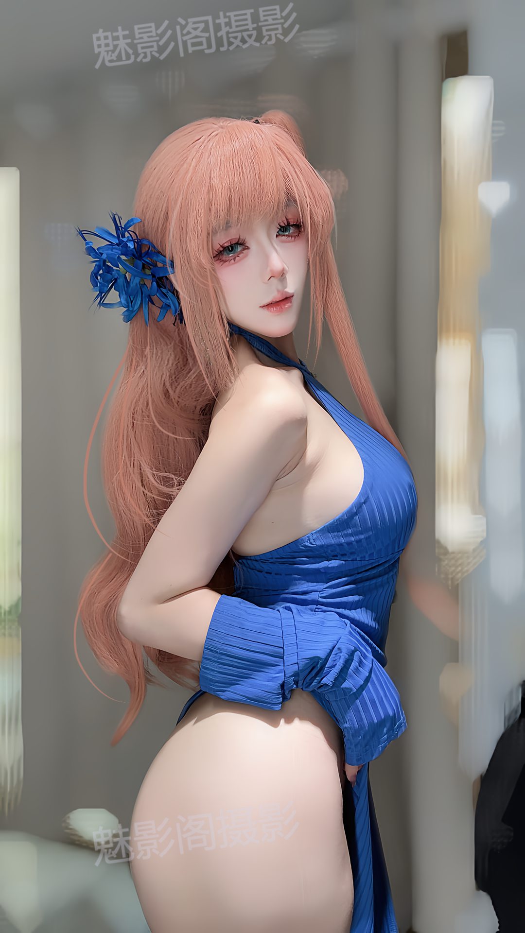 国模九言「惑」系列Cosplay写真：粉橙马尾+镂空绑带，解锁冷艳掌控感