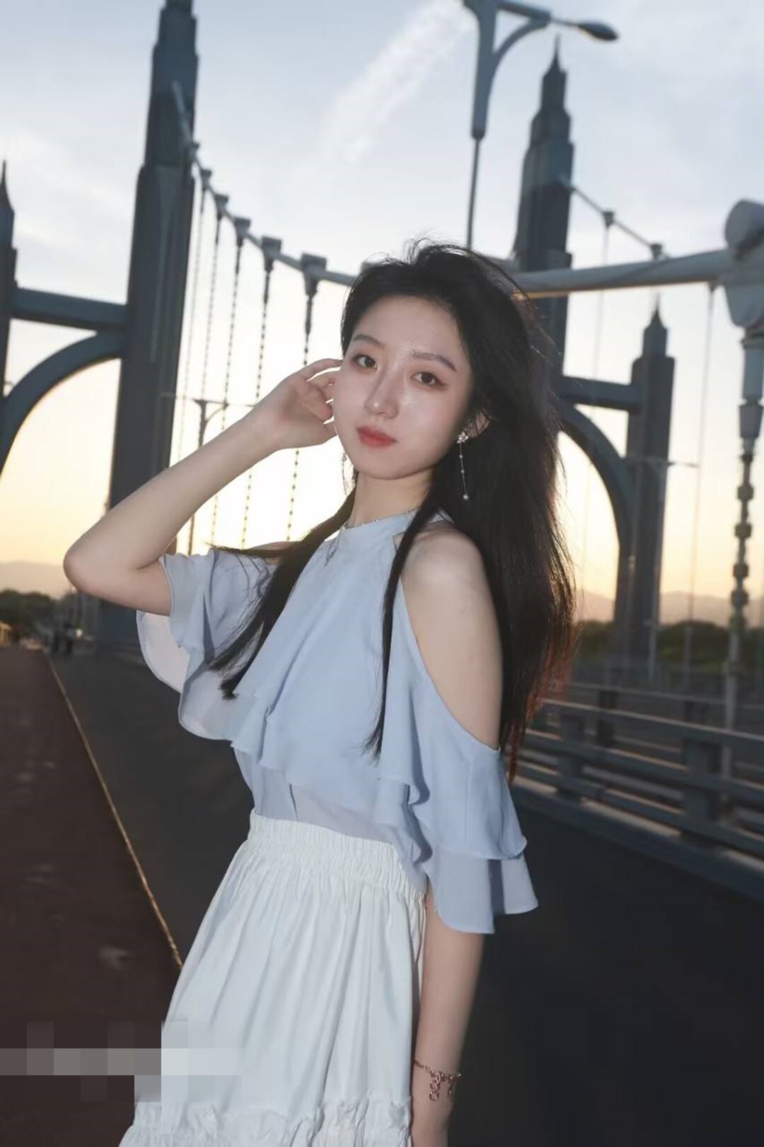 重磅核弹：fabjous泄密群极品美女福利，清新桥景写真原图流出