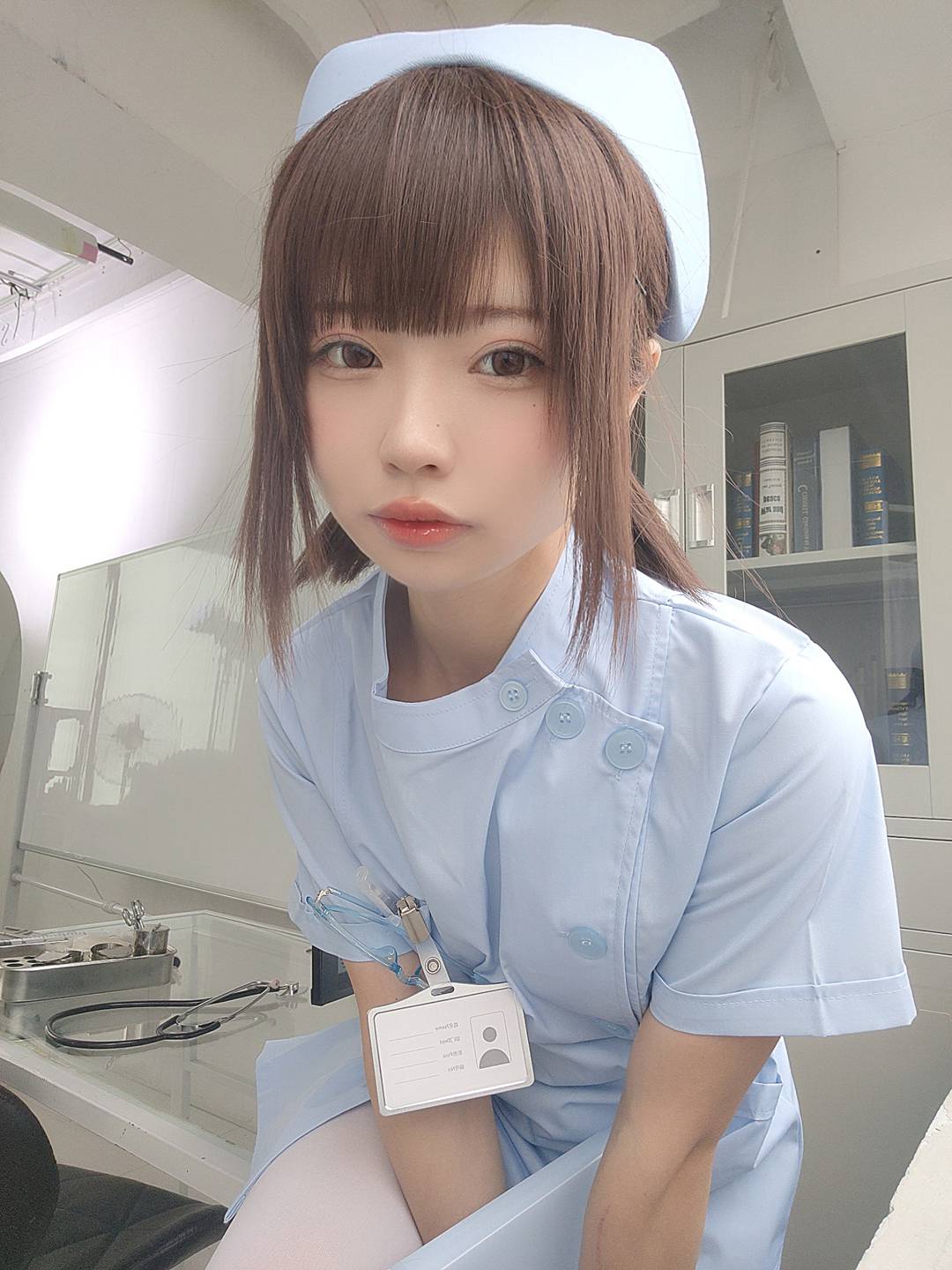 十万珍吱伏特·清新治愈系护理实习生写真｜温柔白光病房氛围·青春气质护士制服日常记录