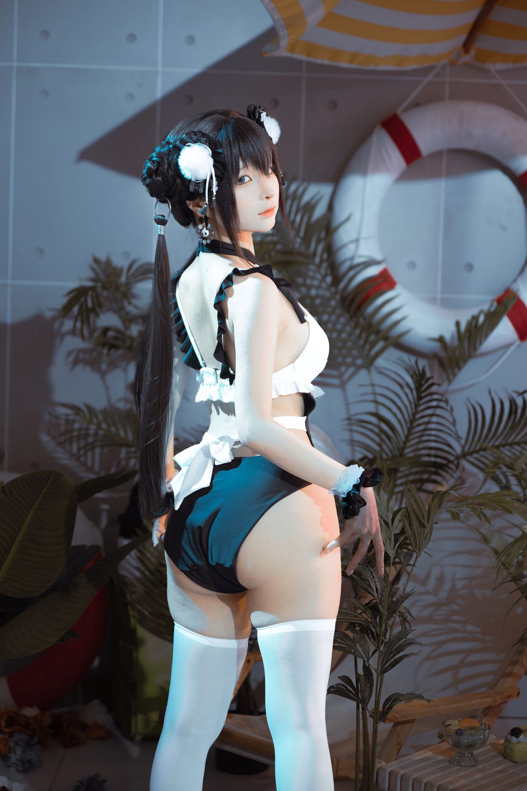 蠢沫沫《熊猫娘》Cosplay写真：黑白女仆装与毛球发饰的萌系美学，演绎二次元少女的夏日幻想