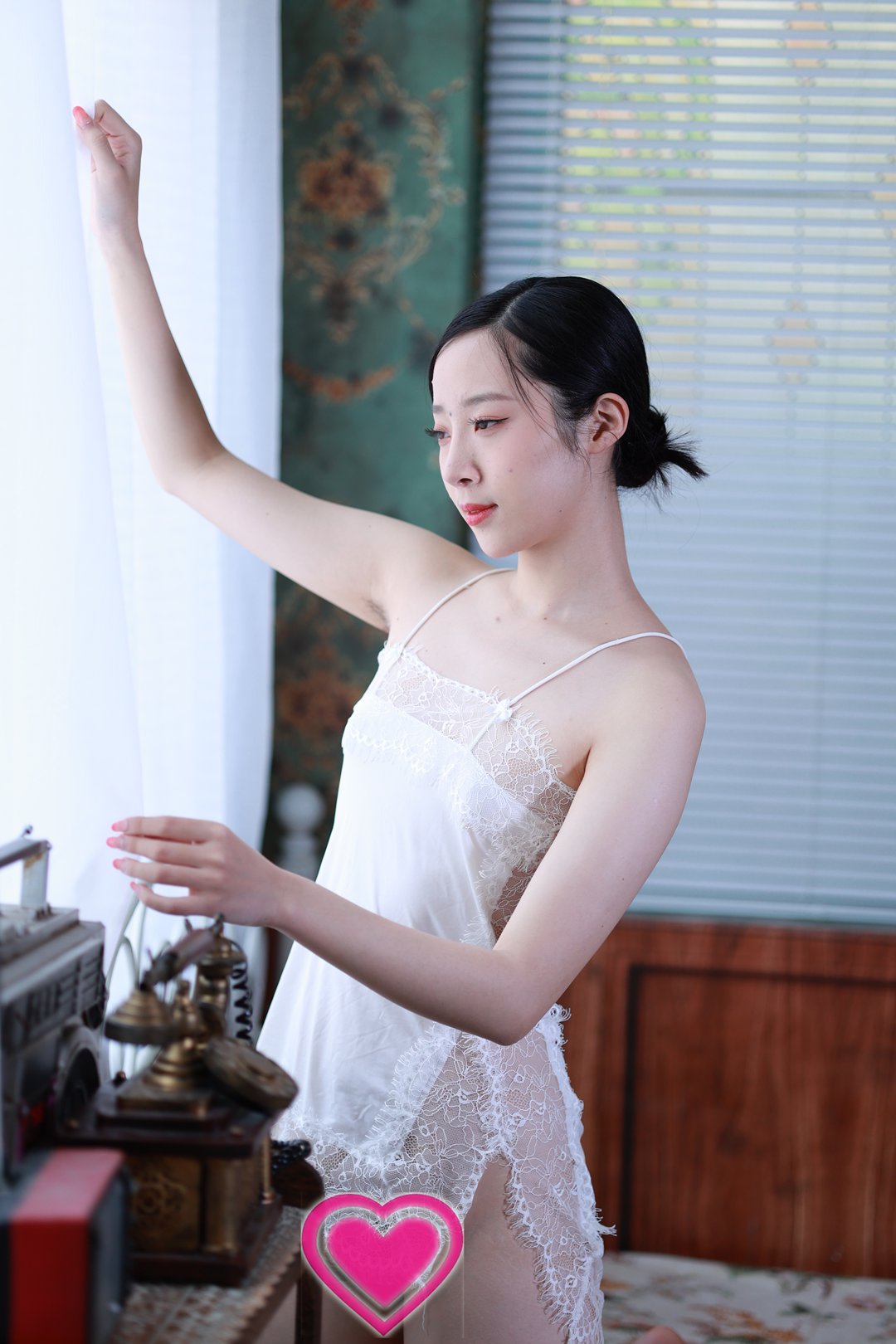 贵妇气质旗袍御姐张新大尺度私房拍摄 有舞蹈功底 反差感极强