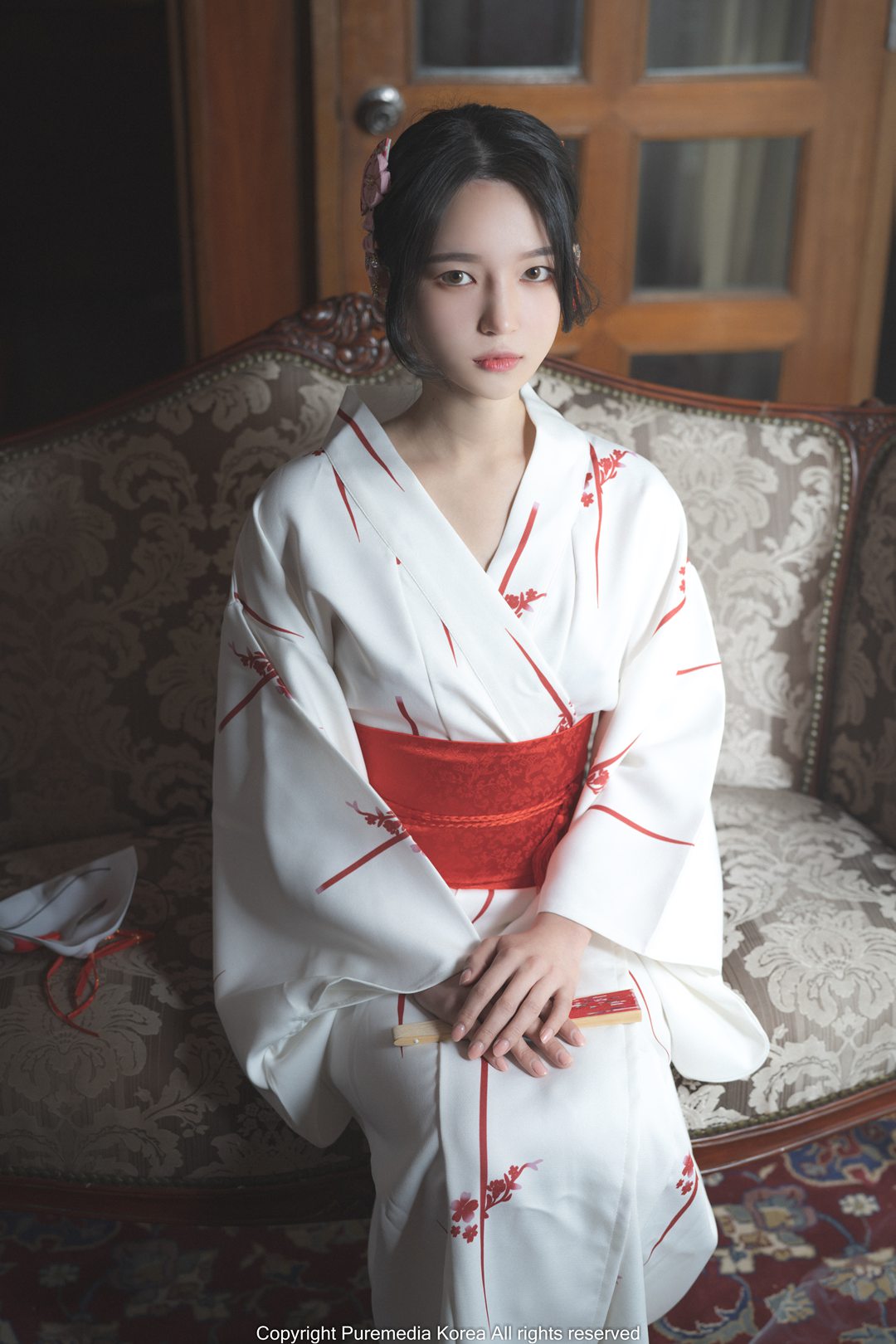Pure Media Vol.163 Yeha：白色和服+红色腰带，复古沙发上的东方古典美人写真