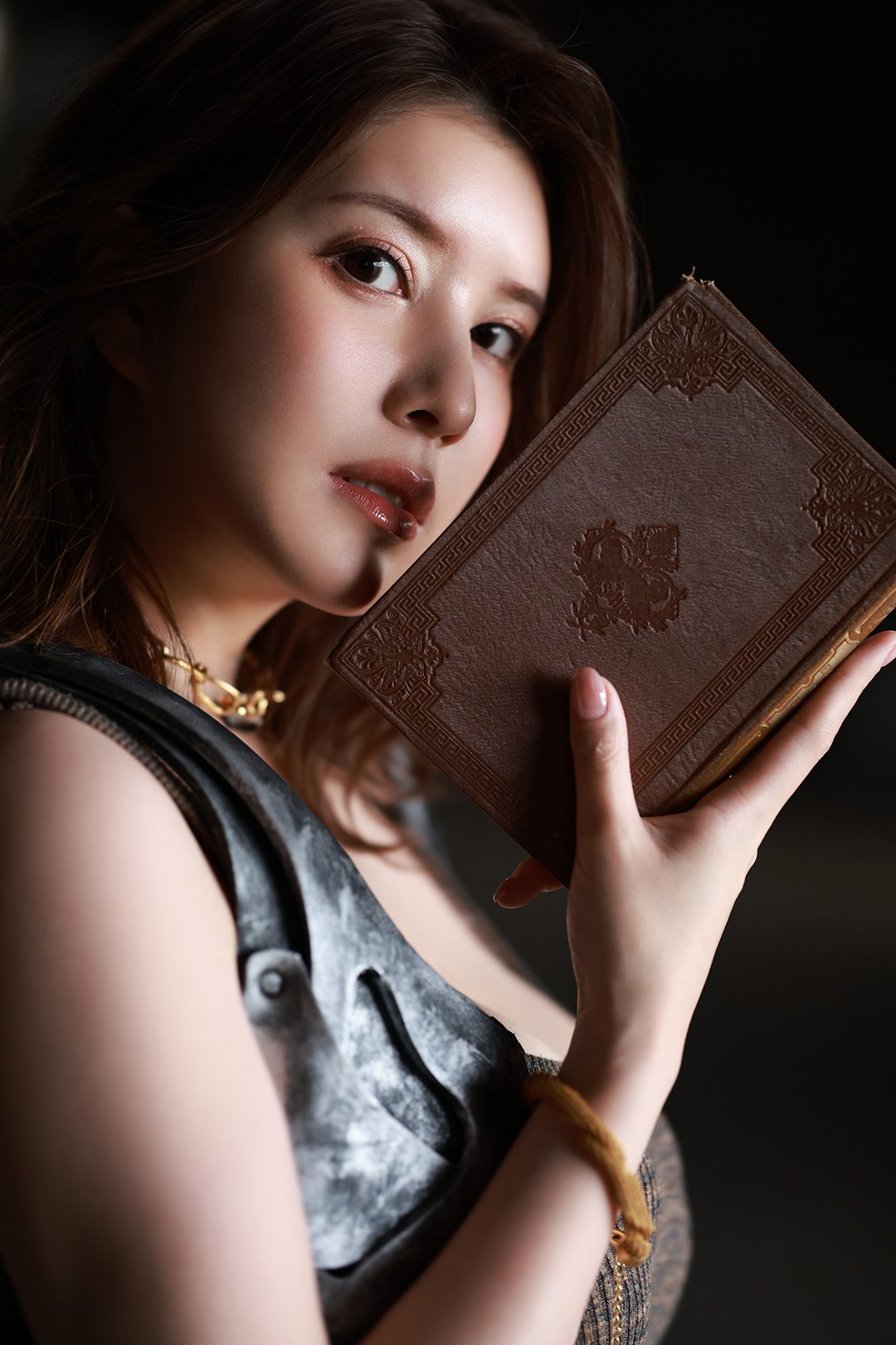 LEDB孙乐乐Son Ye Eun：白色蕾丝内衣窗边慵懒写真，韩式清纯诱惑美学